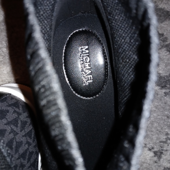 LADIES ANKLE BOOTS BY MICHAEL KORS - Picture 4 of 5